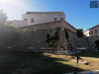 Il 17 ottobre i vigili del fuoco e la polizia locale, allertati da un cittadino, hanno provveduto a transennare l�area prospicente la Muraglia per evitare l�avvicinamento delle persone alle pareti